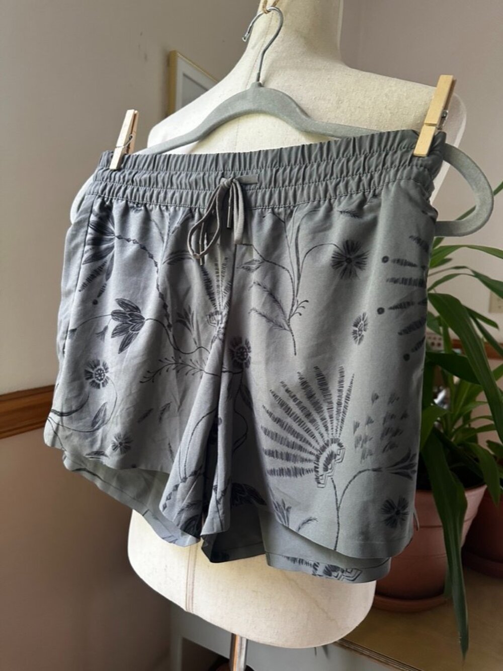 Athleta Activewear Shorts, 4" Inseam, Gray and Black, Womens 12, Large, Like New